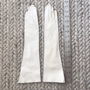Vintage white leather gloves